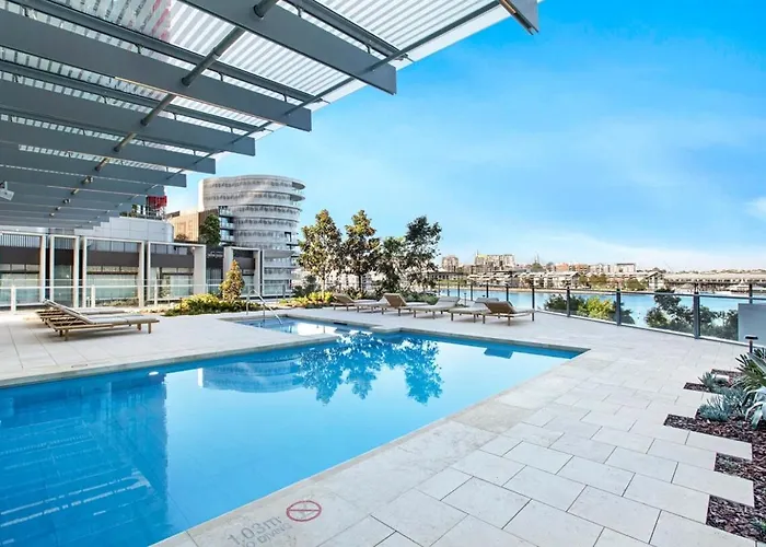 Spacious Barangaroo 2 Bedroom 2 Bathroom Luxury Waterfront Views Apartment
