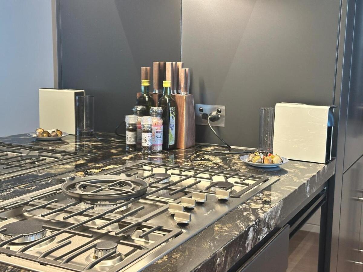 Spacious Barangaroo 2 Bedroom 2 Bathroom Luxury Waterfront Views * Sydney