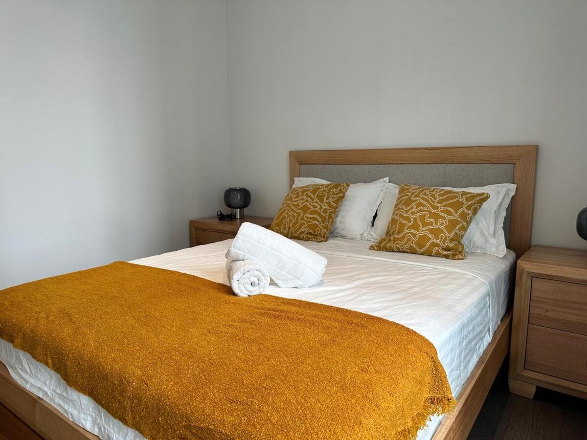 Spacious Barangaroo 2 Bedroom 2 Bathroom Luxury Waterfront Views *