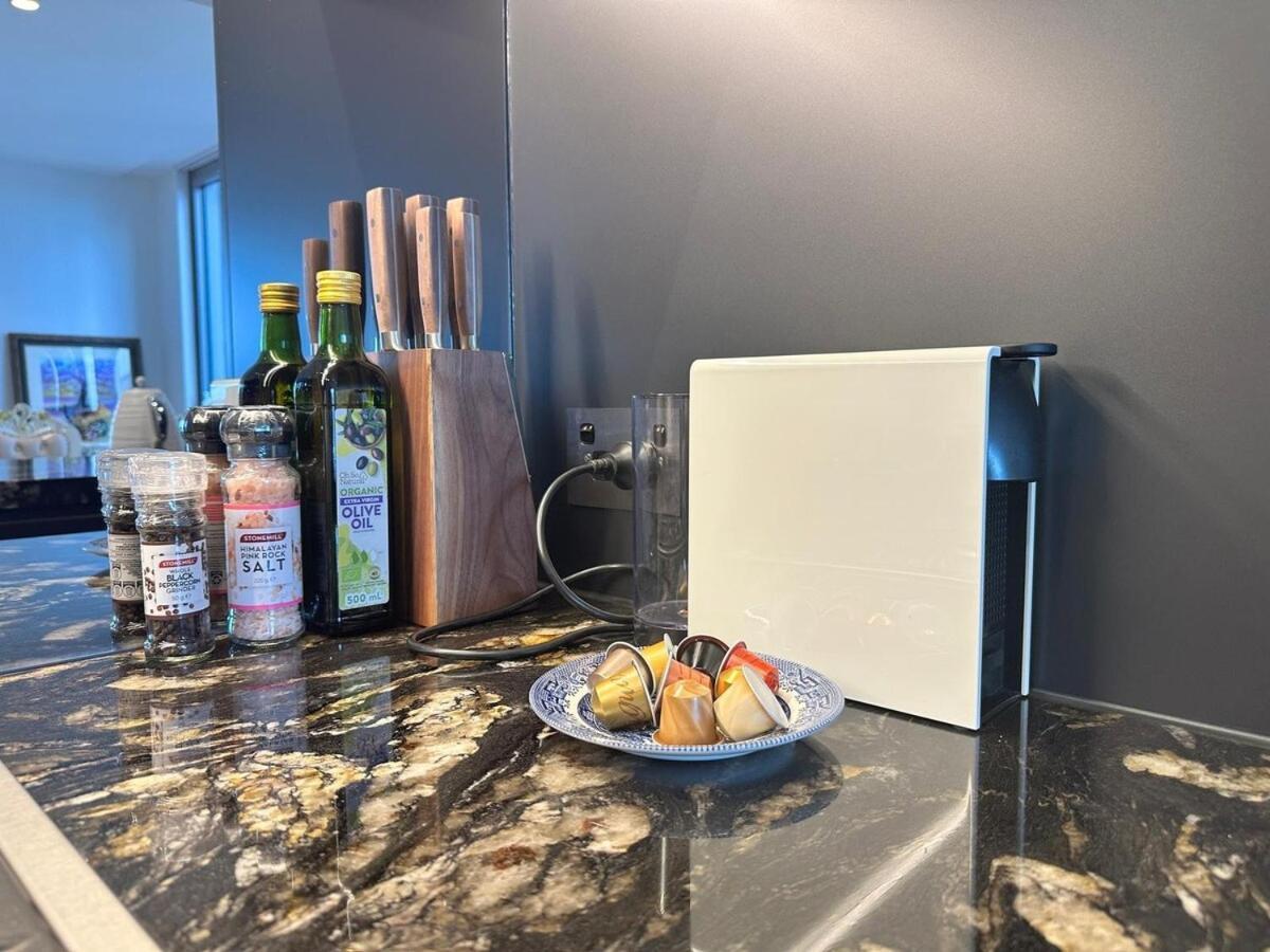 Spacious Barangaroo 2 Bedroom 2 Bathroom Luxury Waterfront Views Apartment