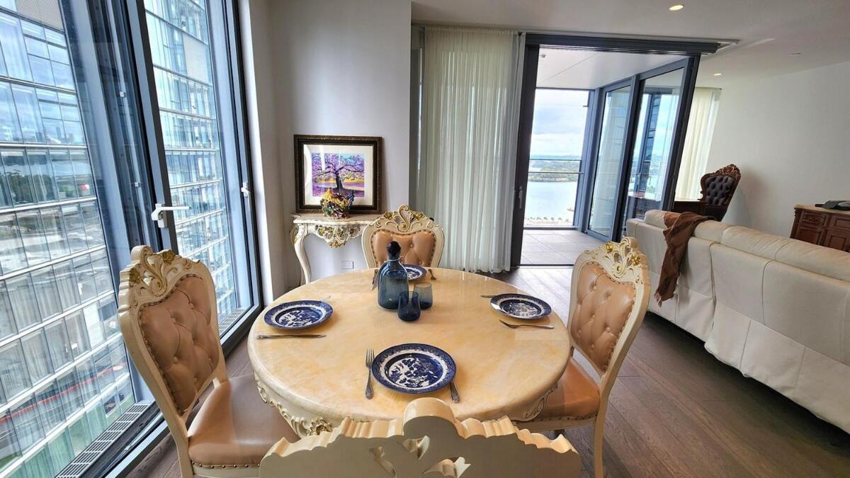 Spacious Barangaroo 2 Bedroom 2 Bathroom Luxury Waterfront Views