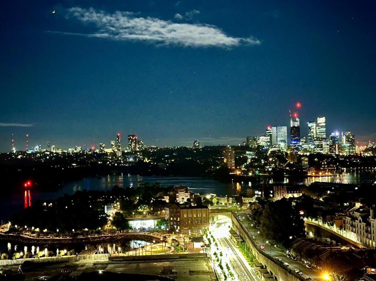 Spacious Barangaroo 2 Bedroom 2 Bathroom Luxury Waterfront Views Apartment