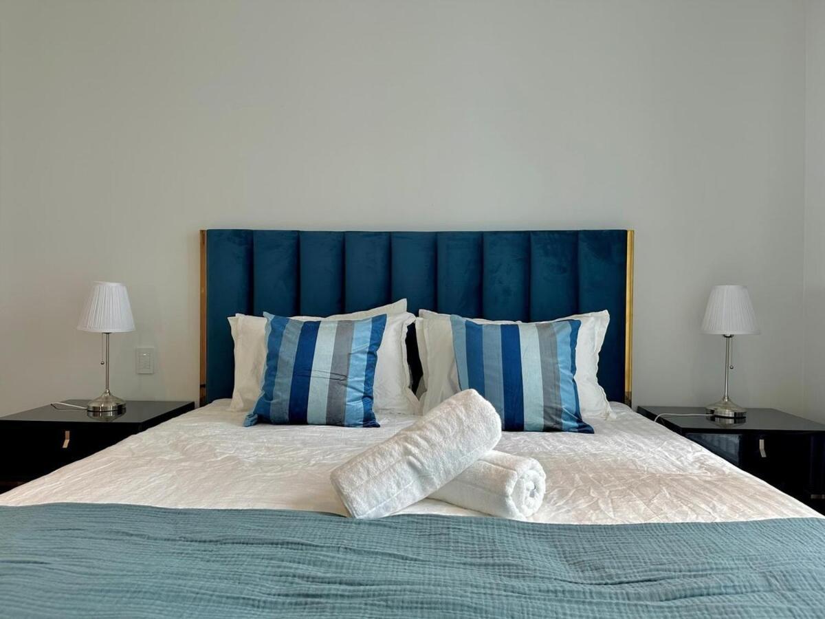 Apartment Spacious Barangaroo 2 Bedroom 2 Bathroom Luxury Waterfront Views Sydney