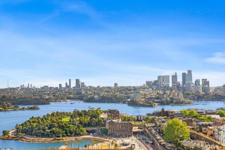 Spacious Barangaroo 2 Bedroom 2 Bathroom Luxury Waterfront Views Sydney