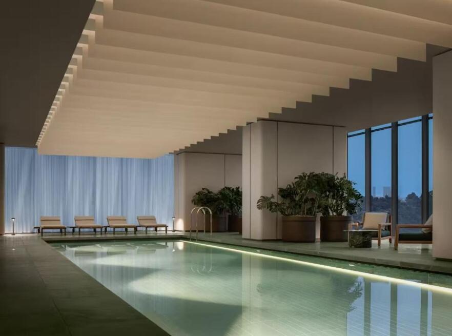 Spacious Barangaroo 2 Bedroom 2 Bathroom Luxury Waterfront Views
