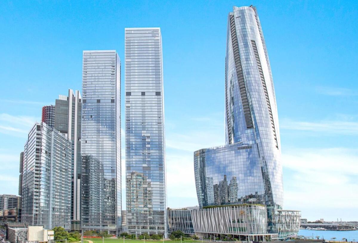 Spacious Barangaroo 2 Bedroom 2 Bathroom Luxury Waterfront Views Apartment *